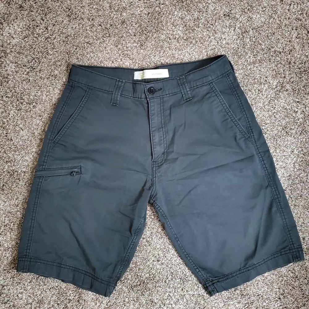 Signature Levi’s Cargo Shorts Men’s Size‎ 30 Gray 20.5” Length